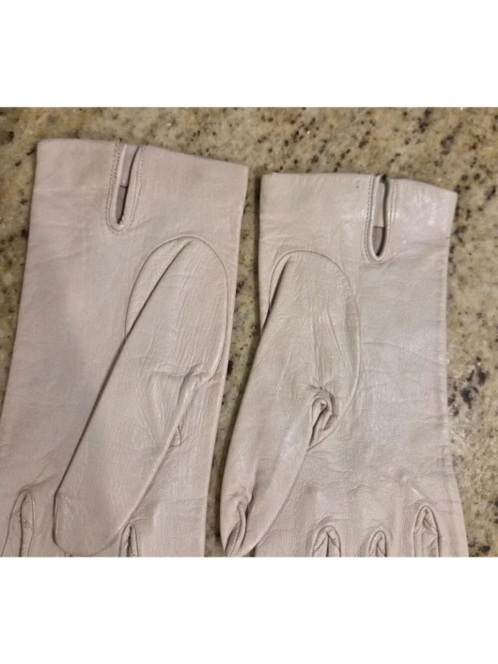 Vintage Womens Size S Beige Leather Gloves Gold Tone Chain Wrist